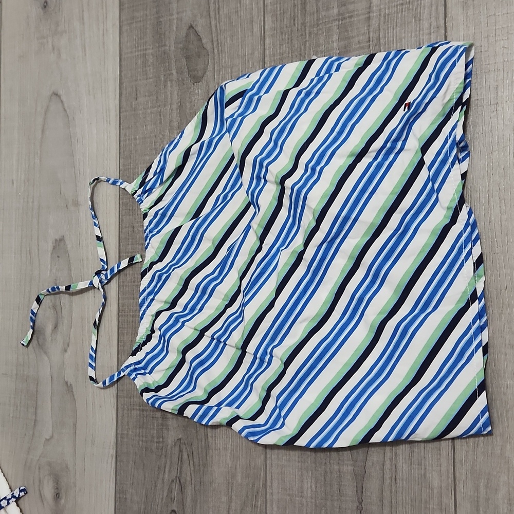 Top that ties in neck